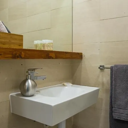 Plum Guide - Grandella Vinyl Apartment